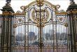 mau-cong-nha-5903807-the-beautiful-and-huge-gate-of-the-buckingham-palace