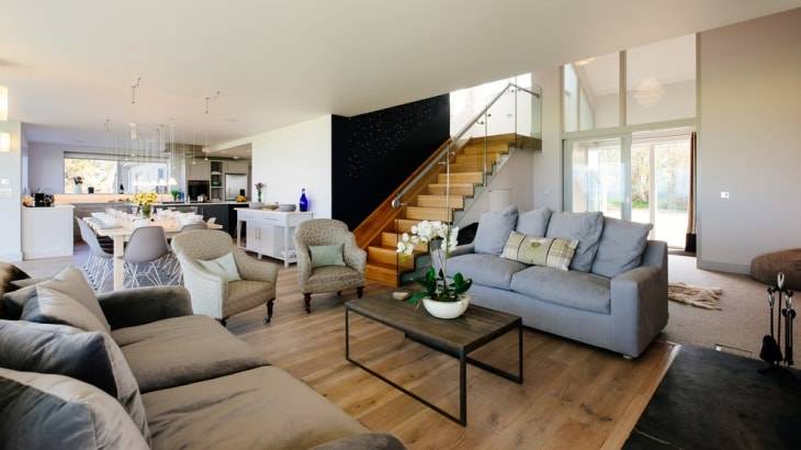 nha-cap-4-duoi-300-trieu-living-room-stair-rail-idea-min